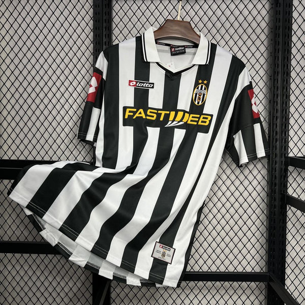 Retro Juventus Home Shirt 2001/02