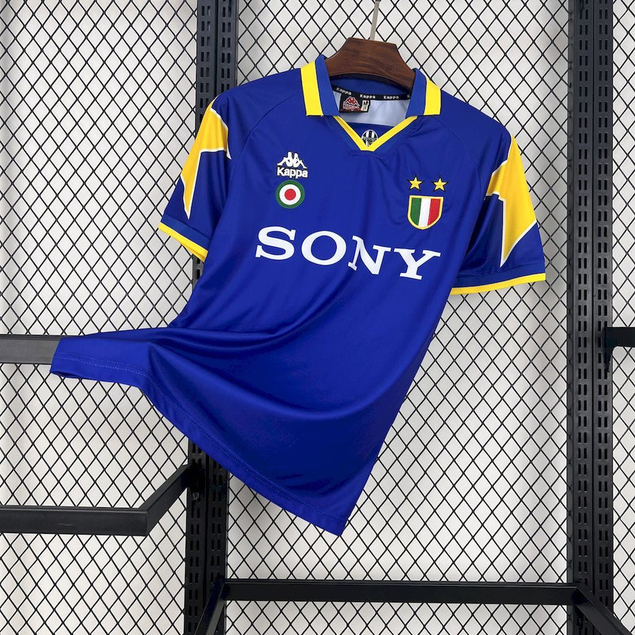 Retro Juventus Away Shirt 1995/96
