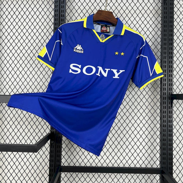 Retro Juventus Away Shirt 1996/97