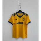 Retro Juventus Away Shirt 2017/18